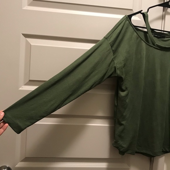 Harlowe&Graham Olive Green Cold Shoulder Top Sz L - Picture 4 of 6